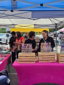 two women looking at booth at sunday market jacksonville